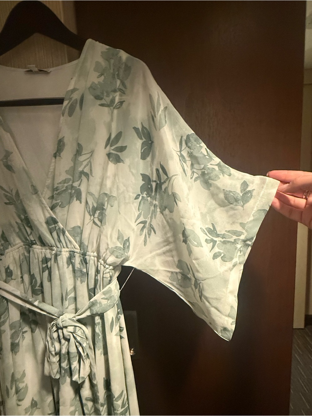 Baltic Born Kia Kimono Maxi Dress in Sage Florals White Size M - Picture 7 of 9